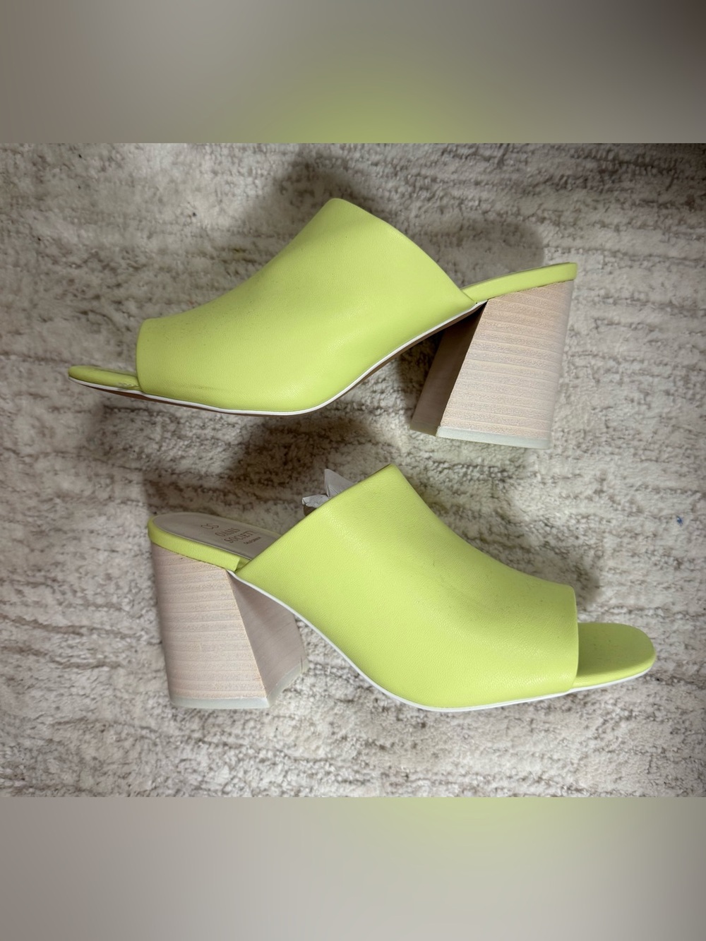 NEW! Lime color slip-on mule heels from Oasis Society California, Size 9